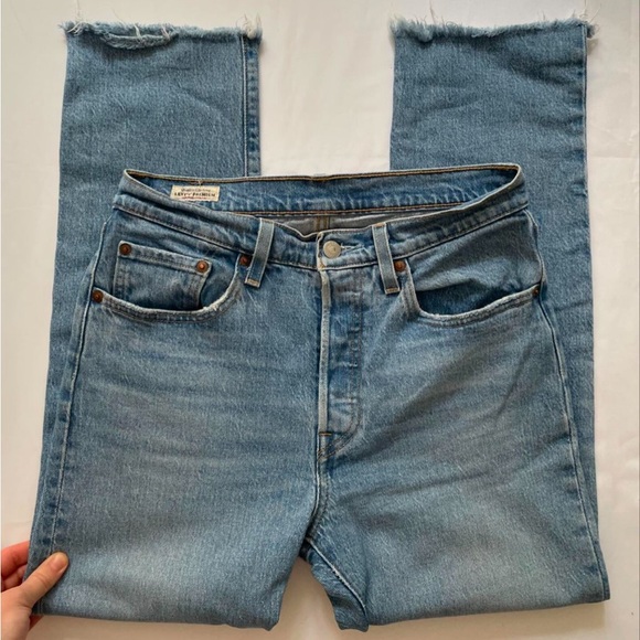 Levi's 501 Original Stretch Cropped Jeans - Picture 7 of 7